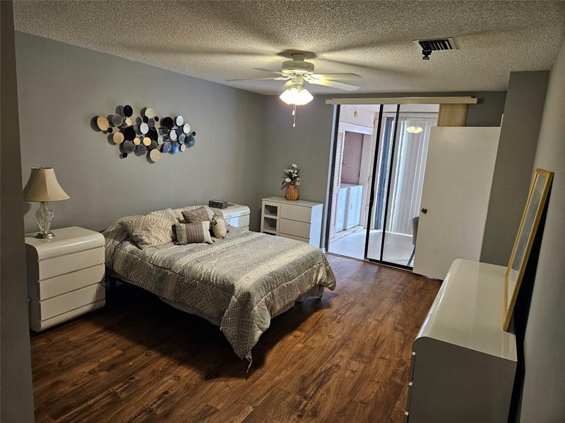 Image 11 of 34 For 5203 Europa Dr  G