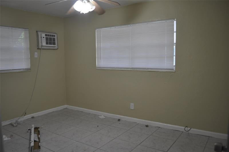 Image 4 of 6 For 6425 25th St