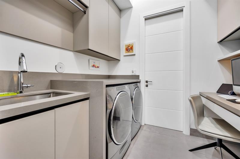 Image 43 of 47 For 300 21st Ct  
