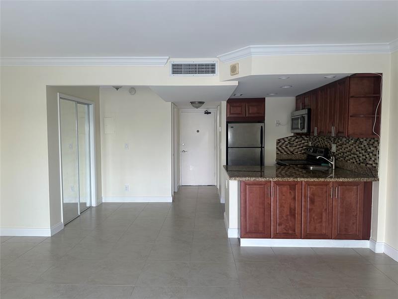 Image 4 of 15 For 2900 30th St  E2