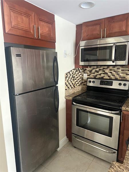 Image 5 of 15 For 2900 30th St  E2