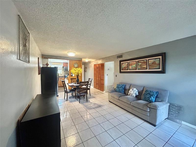 Image 3 of 7 For 6100 Forest Hill Blvd  101
