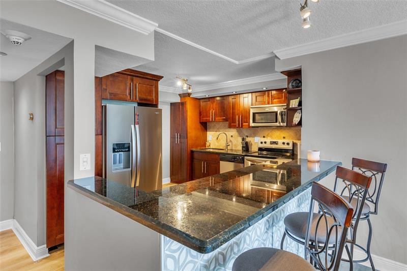 Image 17 of 30 For 2100 Ocean Ln  604