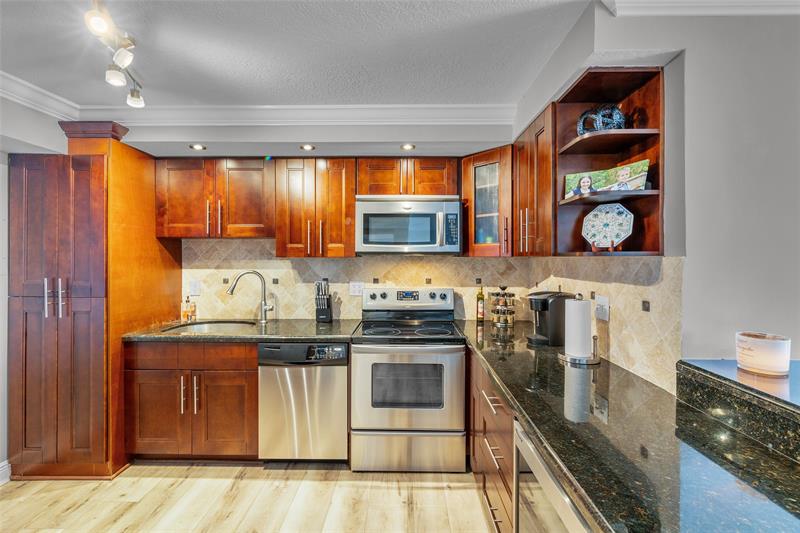 Image 20 of 30 For 2100 Ocean Ln  604
