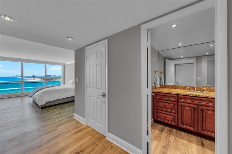 Image 23 of 30 For 2100 Ocean Ln  604