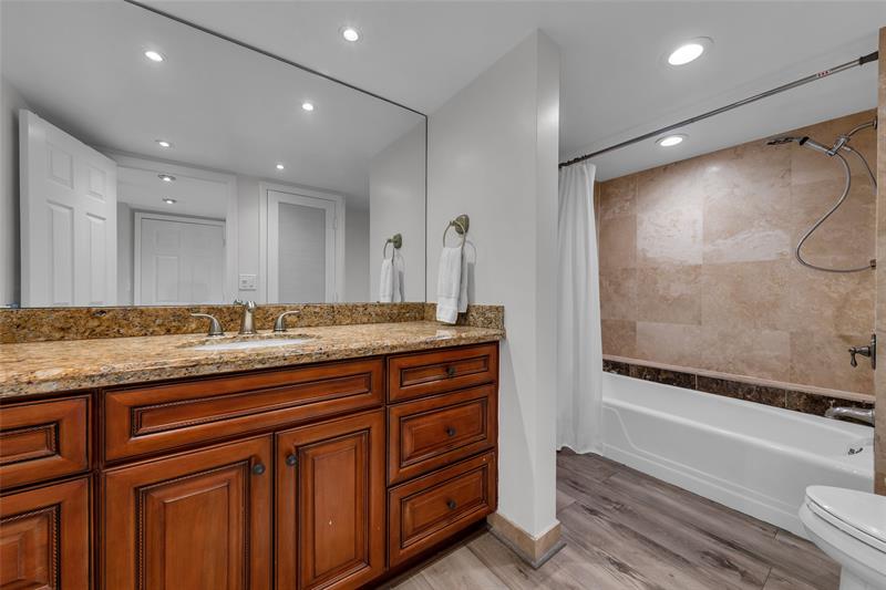 Image 28 of 30 For 2100 Ocean Ln  604