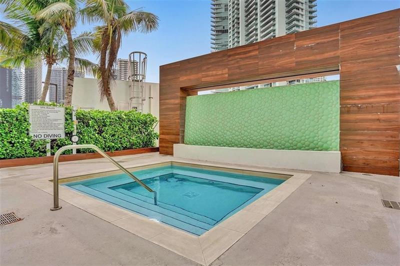 Image 17 of 33 For 350 Miami Ave  1608