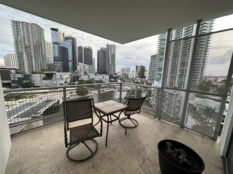 Image 4 of 33 For 350 Miami Ave  1608