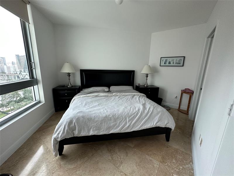 Image 7 of 33 For 350 Miami Ave  1608