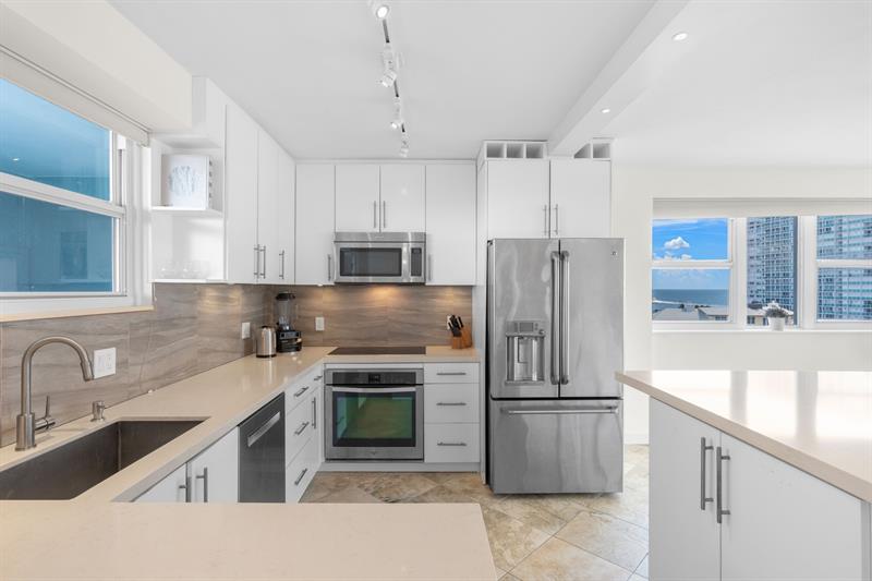 Image 10 of 29 For 1900 Ocean Dr 1002