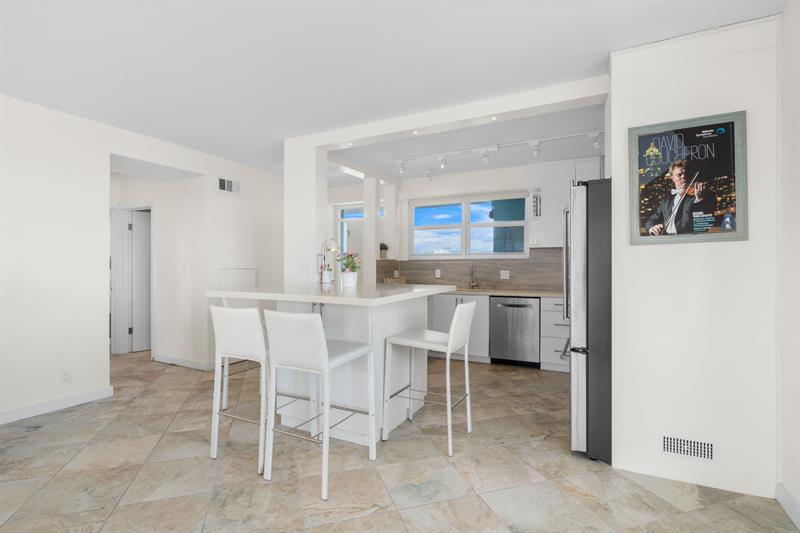 Image 14 of 29 For 1900 Ocean Dr 1002