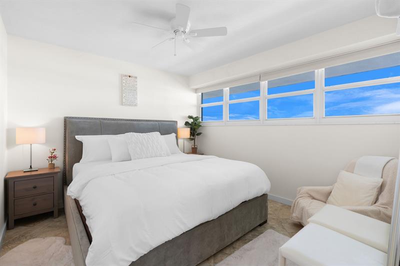 Image 20 of 29 For 1900 Ocean Dr 1002