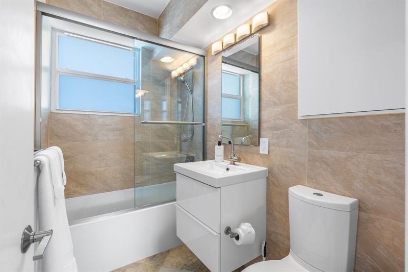 Image 22 of 29 For 1900 Ocean Dr 1002