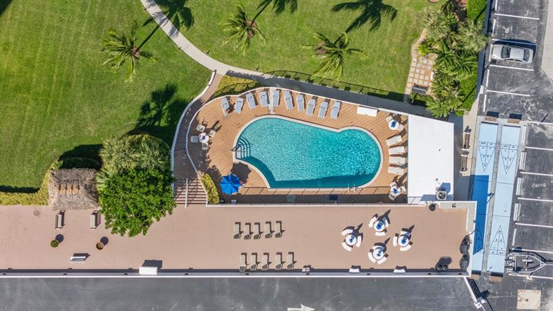 Image 27 of 29 For 1900 Ocean Dr 1002