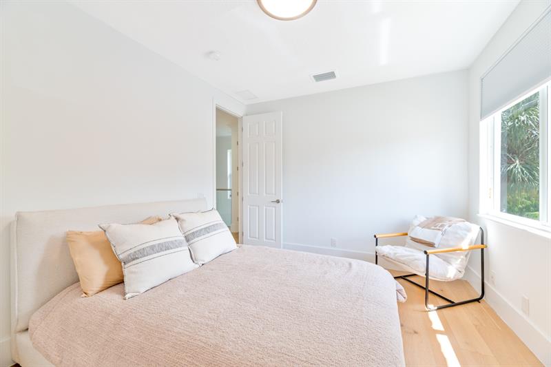 Image 47 of 83 For 13227 26th St