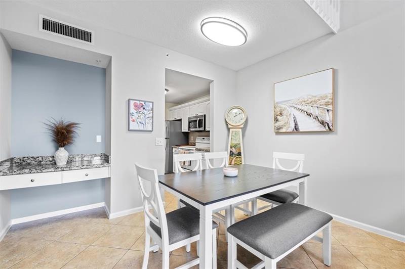 Image 5 of 18 For 4784 Central Boulevard  22