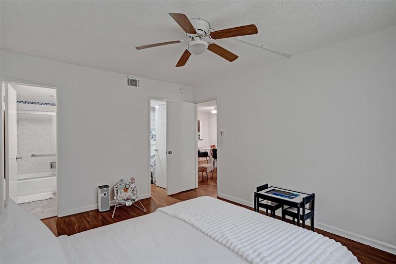 Image 12 of 23 For 2350 14th Street Cswy  203