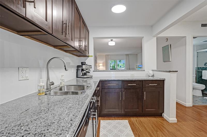 Image 5 of 23 For 2350 14th Street Cswy  203