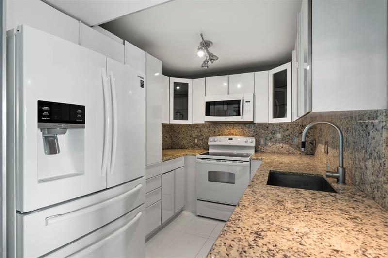 Image 11 of 31 For 3625 Country Club Dr  1208