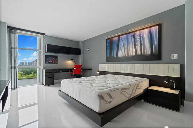 Image 18 of 31 For 3625 Country Club Dr  1208