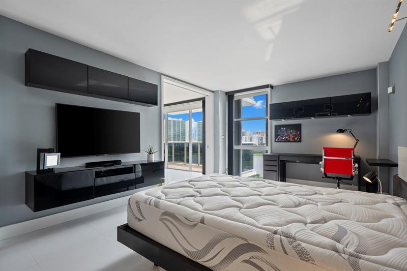 Image 19 of 31 For 3625 Country Club Dr  1208