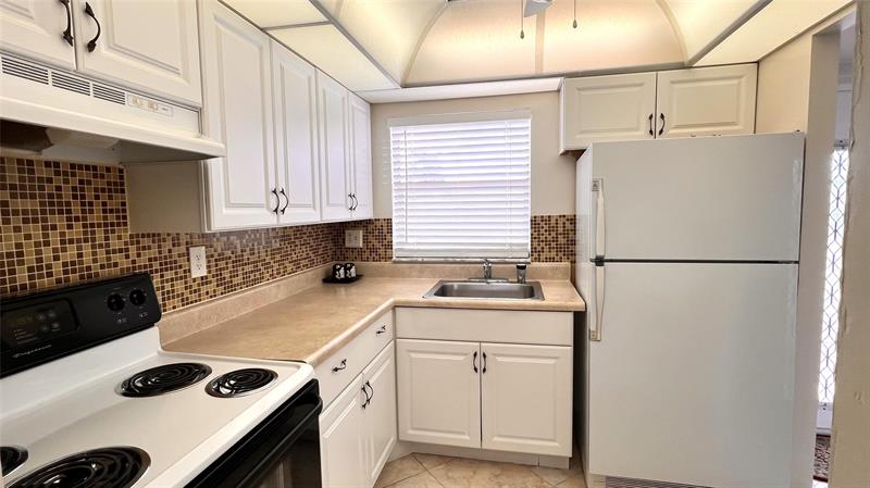 Image 5 of 20 For 8901 Sunrise Lakes Blvd  307