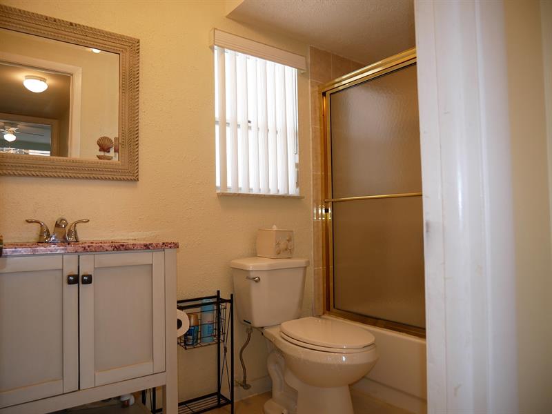 Image 7 of 20 For 8901 Sunrise Lakes Blvd  307