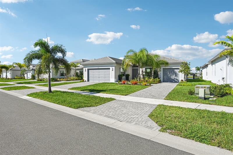 Image 4 of 60 For 12274 Saltwater Dr