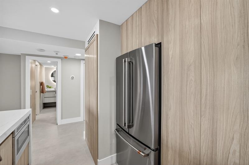 Image 10 of 44 For 2100 Ocean Drive  15e