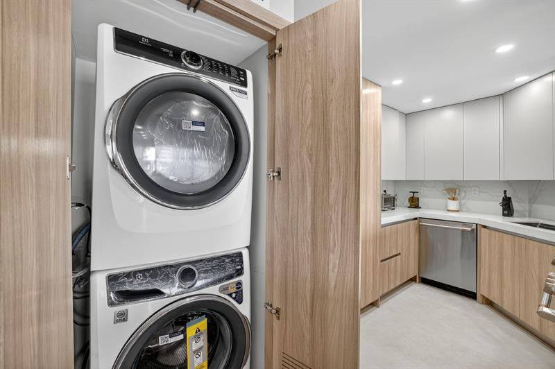 Image 11 of 44 For 2100 Ocean Drive  15e