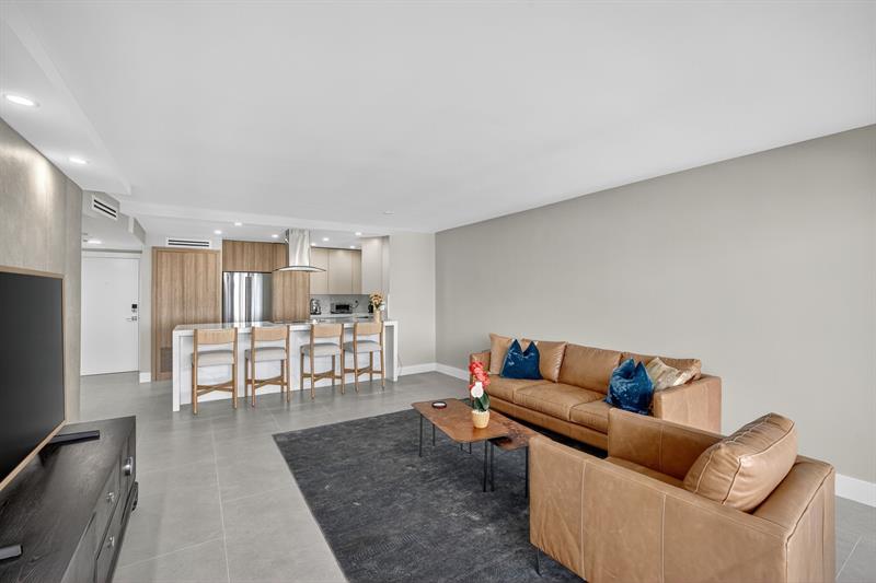 Image 17 of 44 For 2100 Ocean Drive  15e