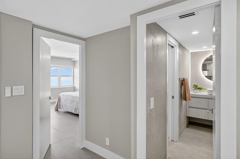 Image 18 of 44 For 2100 Ocean Drive  15e