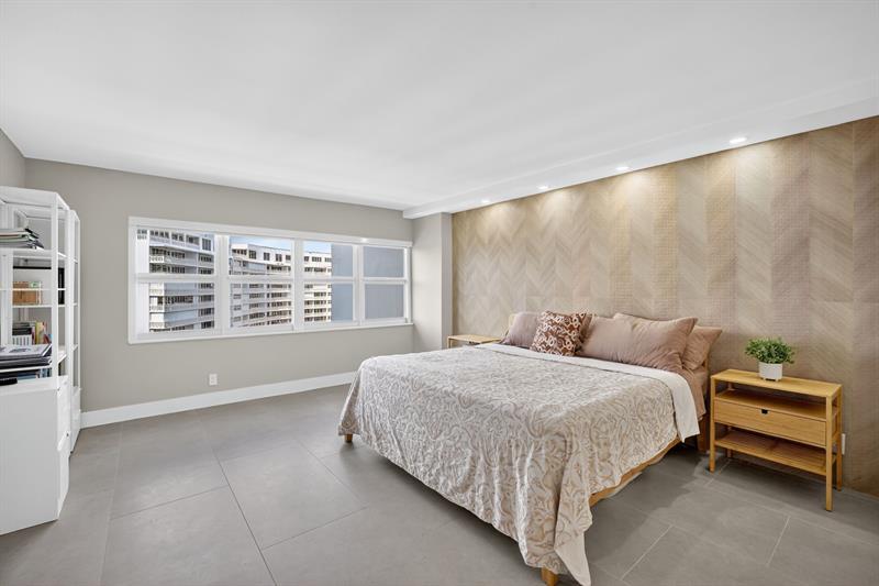 Image 19 of 44 For 2100 Ocean Drive  15e