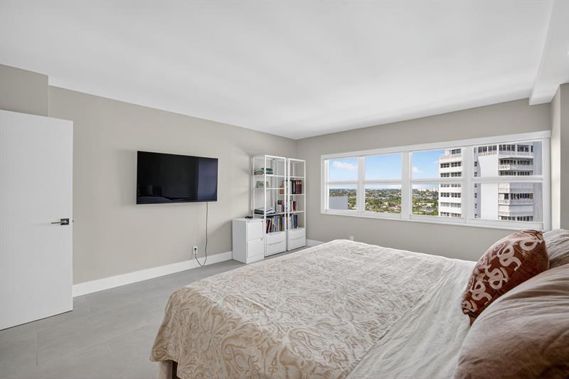 Image 20 of 44 For 2100 Ocean Drive  15e