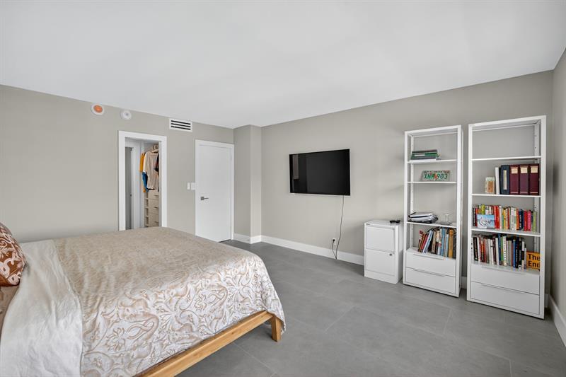 Image 21 of 44 For 2100 Ocean Drive  15e