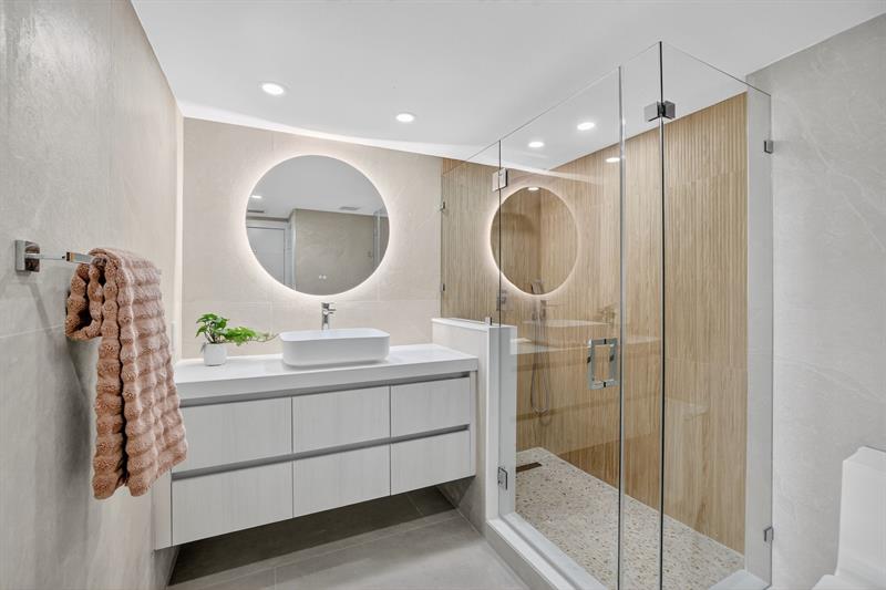 Image 22 of 44 For 2100 Ocean Drive  15e