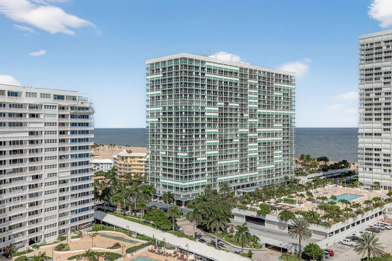 Image 27 of 44 For 2100 Ocean Drive  15e