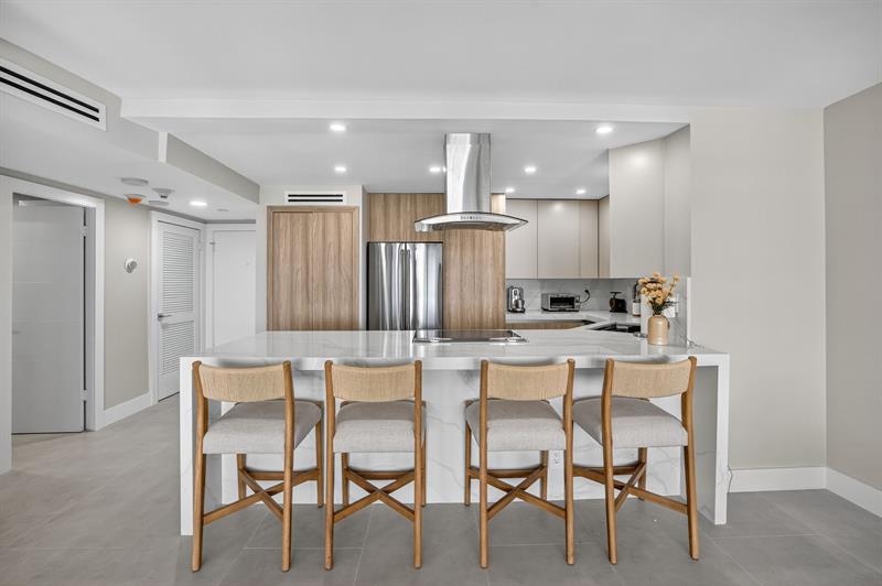 Image 3 of 44 For 2100 Ocean Drive  15e