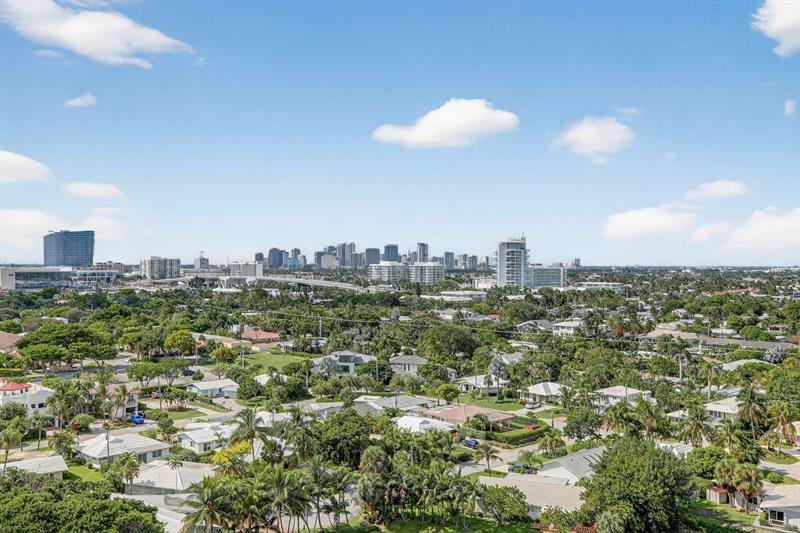 Image 30 of 44 For 2100 Ocean Drive  15e