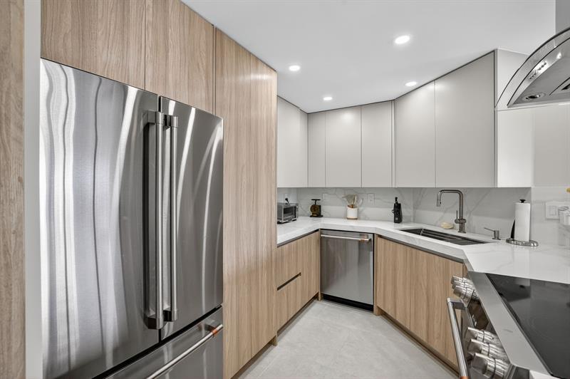 Image 5 of 44 For 2100 Ocean Drive  15e