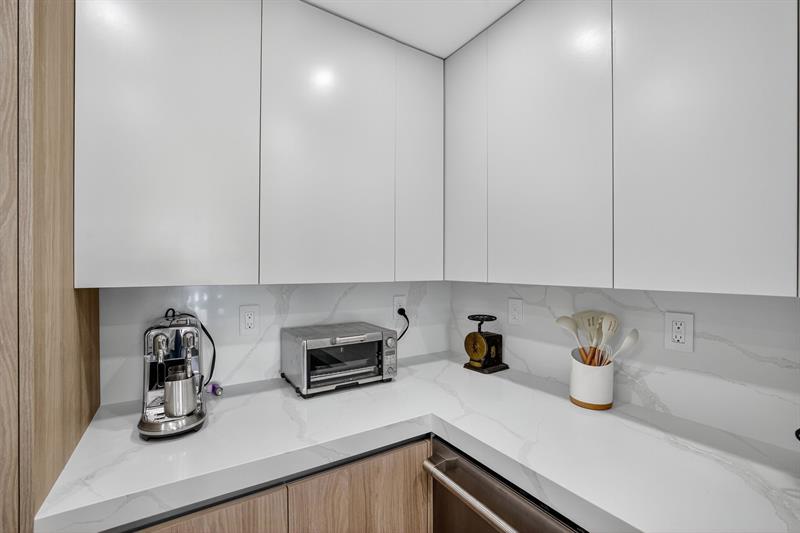 Image 7 of 44 For 2100 Ocean Drive  15e