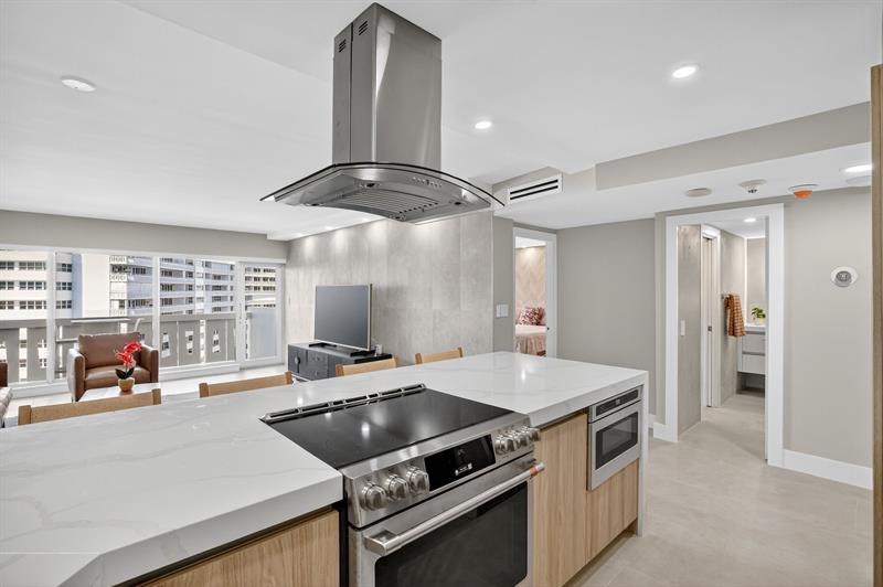 Image 9 of 44 For 2100 Ocean Drive  15e