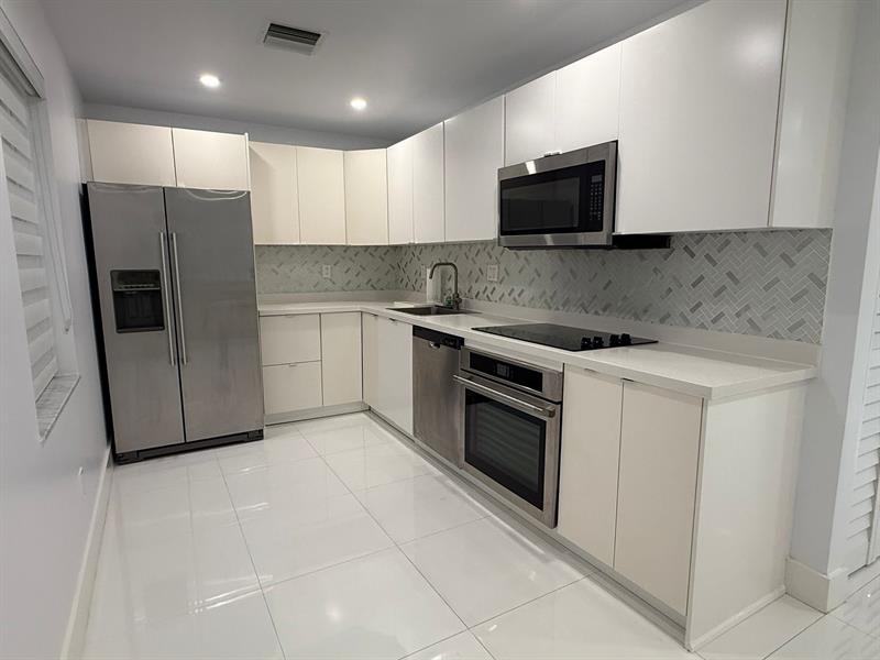 Image 3 of 20 For 8277 128th St  114