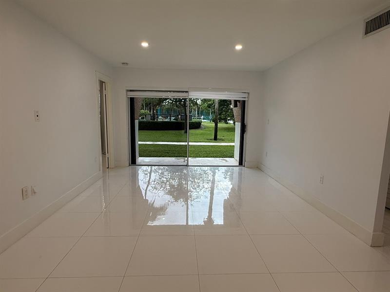 Image 4 of 20 For 8277 128th St  114