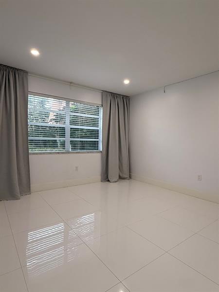 Image 6 of 20 For 8277 128th St  114