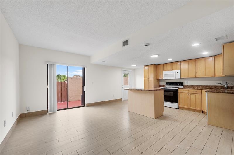 Image 4 of 28 For 11225 9th Ct  11225