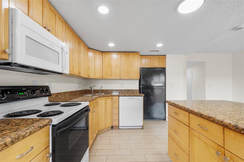 Image 7 of 28 For 11225 9th Ct  11225