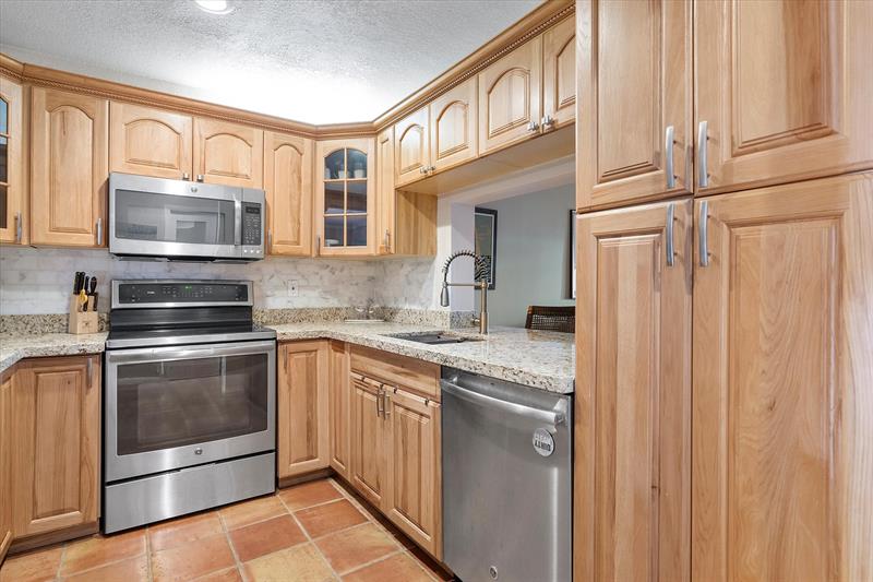 Image 9 of 28 For 921 13th St  3
