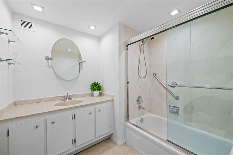 Image 17 of 34 For 2841 Ocean Blvd  1710