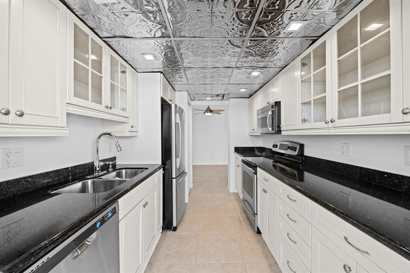 Image 18 of 34 For 2841 Ocean Blvd  1710